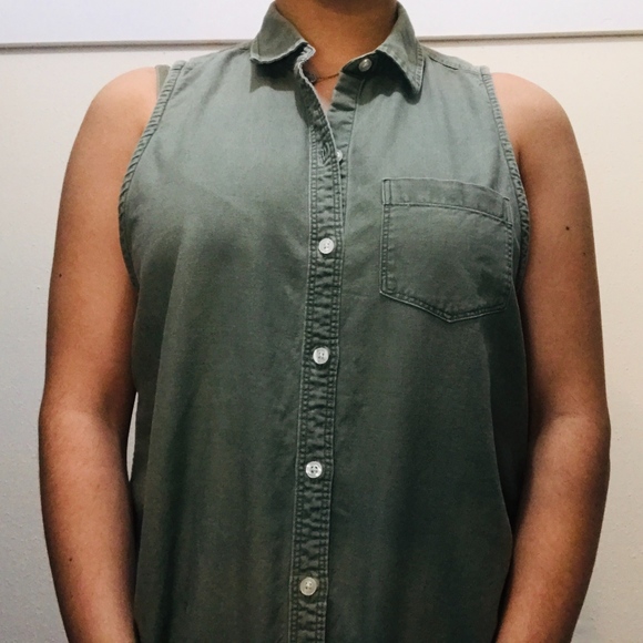 A&F - Picture 6 of 6